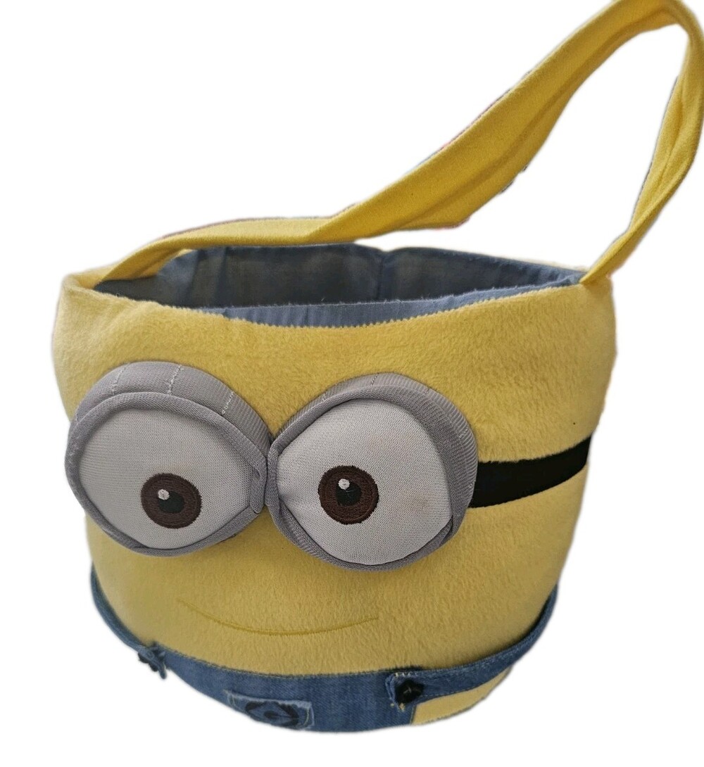 Halloween basket Universal Studios Despicable Me ~10.5" x 8.5” Preowned
